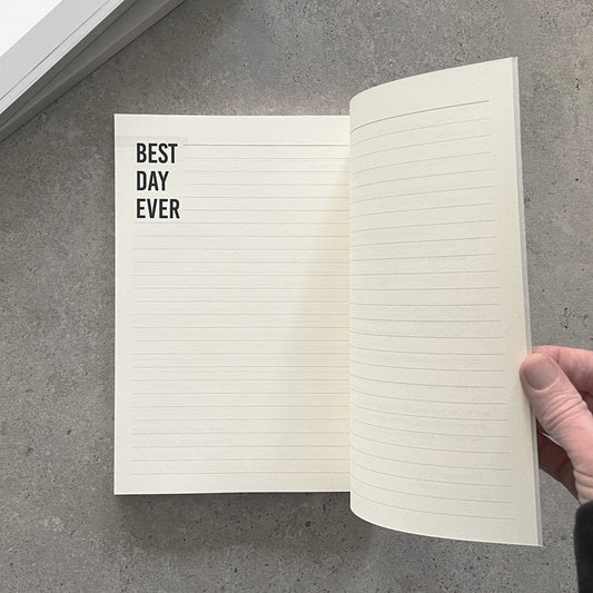 יומן BE THE 5% הוא כלי ייחודי לעבודה עצמית יומיומית – לשיפור אישי, הצבת מטרות וניהול זמן. פותח בשיתוף פעולה עם תומר שרר וקריניטי במיוחד עבור שורדי ושורדות הנובה. על כל יומן שתבחרו לתרום, אנחנו נתרום מולו גם יומן נוסף. רכשו לעצמכם או תרמו יומן – יחד נחזק ונעצים.